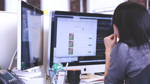 "세계 인터넷 자유 15년 연속 악화…한국도 한 계단 하락"