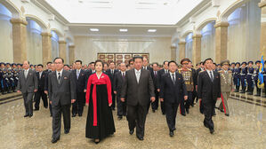 김정은, 김일성 생일에 금수산궁전 참배&hellip;리설주 동행 (사진=조선중앙통신, 연합뉴스)