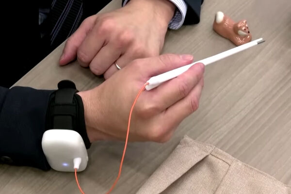 짠맛 강화하는 전기 젓가락