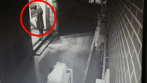 여성 혼자 사는 집에 속옷과 립스틱 두고 간 20대 남성(사진=인천경찰청 제공)