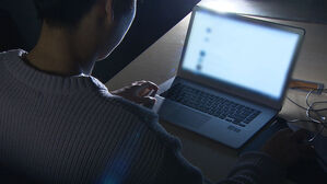 채팅 · SNS로 만난 10대 협박…성착취물 제작 · 유포 고교생 구속