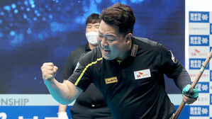 지난 시즌 개막전에서 우승한 강동궁 (사진=PBA 제공, 연합뉴스)