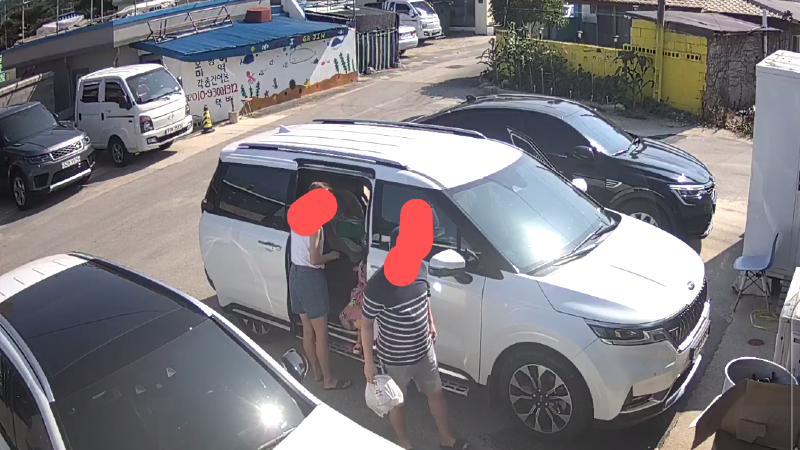 고성 카니발 일가족, 일반 가정 주택 무단침입. (사진=온라인 커뮤니키)