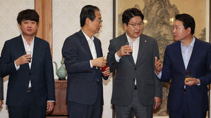 첫 고위 당정 협의회 (왼쪽부터) 이준석 대표, 한덕수 총리, 권성동 원내대표, 성일종 정책위의장