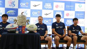 찰리 로우 한국 럭비대표팀 총감독(가운데) (사진=대한럭비협회 제공, 연합뉴스)