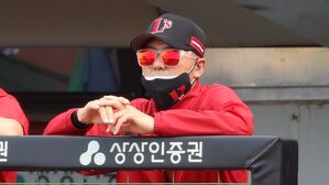 경기 지켜보는 SSG 김원형 감독