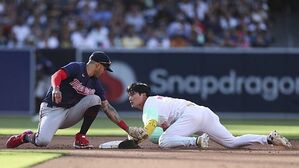 5회 안타 치고 2루를 훔친 김하성 (사진=AP, 연합뉴스)