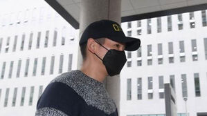 개그맨 김형인, 불법도박장 개설 혐의 첫 재판 출석