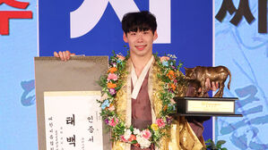 위더스제약 2022 추석장사씨름대회 태백장사 허선행 (사진=대한씨름협회 제공, 연합뉴스)