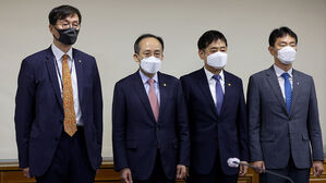 비상거시경제금융회의 / 왼쪽부터 이창용 한국은행 총재, 추 부총리, 김주현 금융위원장, 이복현 금융감독원장