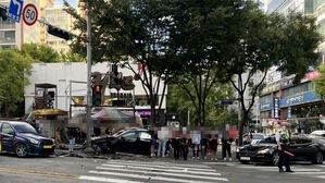 대전 둔산동 백화점 사거리서 교통사고…4명 부상