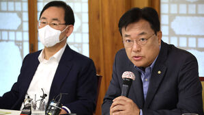 국민의힘 정진석 비상대책위원장 (오른쪽)