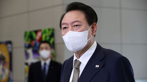 기자들과 질의응답하는 윤석열 대통령 (사진=대통령실통신사진기자단, 연합뉴스)