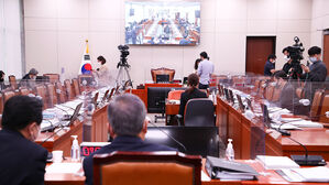 4일 오전 국회 외교통일위원회에서 열린 외교부 등에 대한 국정감사가 박진 외교부 장관의 퇴장 문제를 놓고 여야 간 대립으로 파행되고 있다. (사진=국회사진기자단, 연합뉴스)