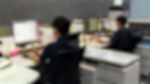 임금근로자 4명 가운데 1명은 월급 한 달에 200만 원 미만