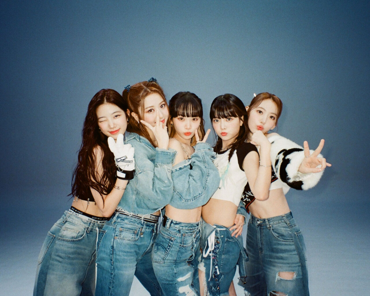 LE SSERAFIM's Kim Chaewon & Huh Yunjin Give Updates on Their Condition After Car Accident