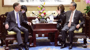 중국 왕이, 미 대사에 "국제사회, 중·미 관계 안정적 발전 기대"