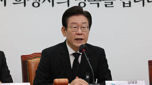 최고위회의에서 발언하는 이재명 대표