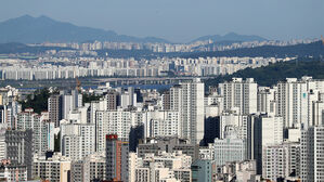 용산과 목동, 김포한강신도시(앞쪽부터)