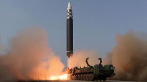 북한, ICBM 고각 발사 (자료화면)
