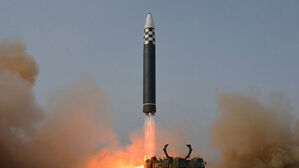북한이 '신형ICBM 화성-17형' 발사 장면이라며 3월 공개한 사진