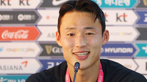 손흥민 헤딩 연습 도운 손준호&hellip;"마음가짐 강한 선수"