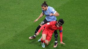 [영상] 축구화 벗겨질 정도…손흥민 향한 카세레스의 거친 반칙 (대한민국 vs 우루과이)