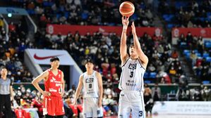 10일 SK와 경기에서 자유투를 던지는 KCC 허웅 (사진=KBL 제공, 연합뉴스)
