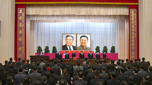 북한, '김정일 사망 11주기' 맞아 직맹원들 결의모임 (사진=AP, 연합뉴스)