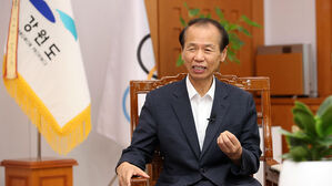 '레고랜드 관련 배임 혐의' 최문순 전 지사 검찰 소환조사