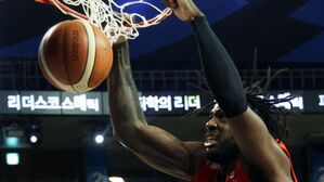 2022-2023 프로농구 서울 삼성 썬더스와 서울 SK 나이츠의 경기. SK 자밀 워니가 덩크슛을 하고 있다.