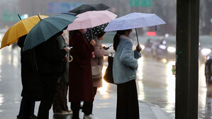 [날씨] 백령도서 황사 관측&hellip;부산 &middot; 울산 호우주의보