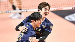 오른쪽 우리카드 김지한 (사진=KOVO 제공, 연합뉴스)