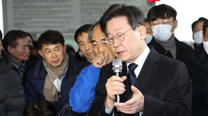 가축시장 찾은 이재명 대표