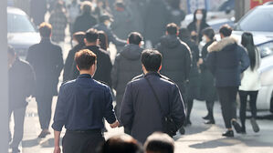 직장인이 본 윤 정부 노동 · 일자리 정책 '42.8점'