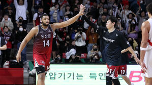 KGC 인삼공사 스펠맨(왼쪽) (사진=KBL 제공, 연합뉴스)