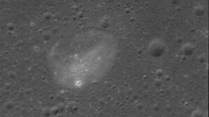 움푹 팬 달의 바다…다누리, 국내 최초 달 표면 사진 촬영