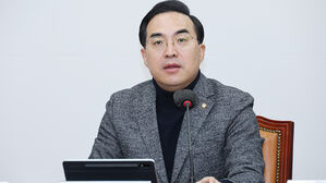 발언하는 박홍근 원내대표