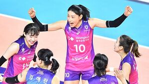 '15년 만에 1위' 김연경 "힘든 시즌&hellip;권순찬 감독에 감사"