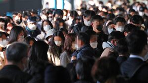 지하철에서도 노마스크?, 이르면 20일부터 마스크 착용 의무 해제