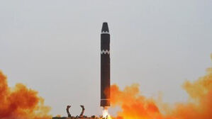 ICBM '화성포-15형' 발사 훈련 (사진=조선중앙TV 화면, 연합뉴스)