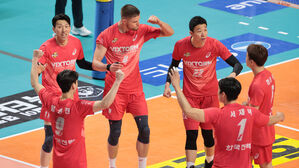 프로배구 한국전력, 2년 연속 우리카드에 '업셋'…PO 진출