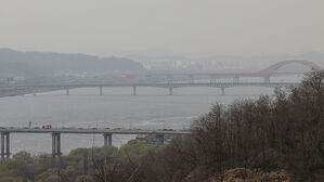 [날씨] 내일, 낮 최고 27도…미세먼지는 '나쁨'