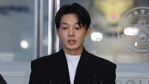 유아인 "불미스러운 일로 큰 실망드려 깊이 반성" 12시간 조사 뒤 귀가