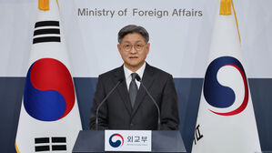 일본 교과서 검정 관련 질문에 답하는 임수석 외교부 대변인