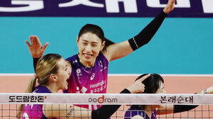 흥국생명, 챔프전 2차전 셧아웃 압승…5번째 우승에 단 1승