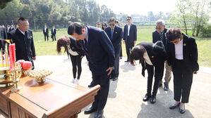 방중 마잉주, 조상 묘에서 "'중화민국 총통' 두 번 했습니다"