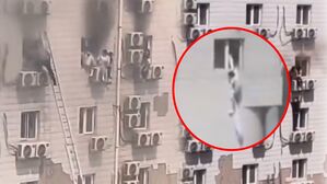 [영상] 건물 뒤덮은 연기에 커튼 붙잡고 '필사의 탈출'&hellip;중국 병원서 큰불로 21명 사망