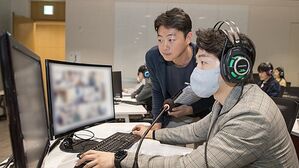 지난 15일 경기도 용인 서천에 있는 삼성전자 인재개발원에서 삼성전자 감독관들이 GSAT 응시자들을 대상으로 예비 소집을 진행하는 모습. (사진=삼성전자 제공, 연합뉴스)