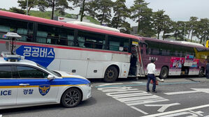 경부고속도로 서울TG 부근서 4대 추돌 사고 (사진=독자 제공, 연합뉴스)